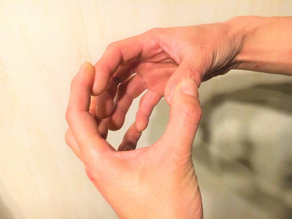 指を開く筋肉を鍛える